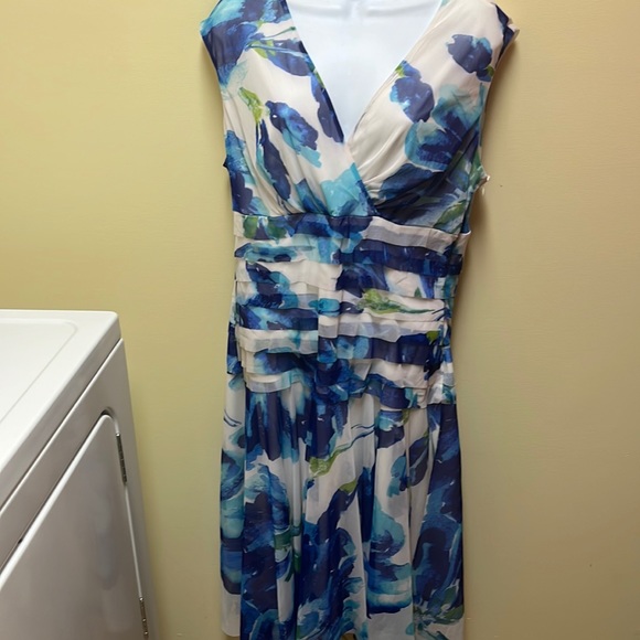 London Times Dresses & Skirts - London Times floral dress